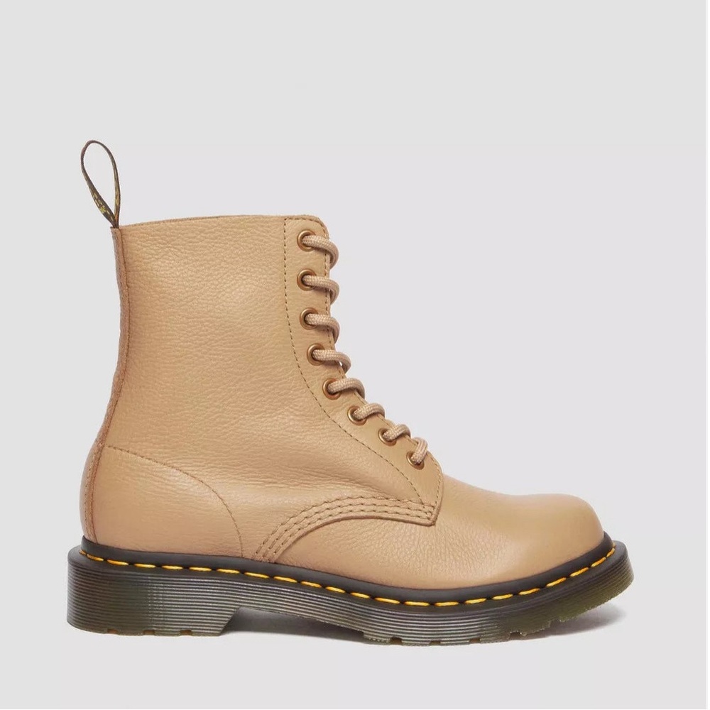 Savanah light brown Dr. Martins 1460 Pascal 8eye